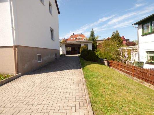 Zufahrt Grundstück und Garage