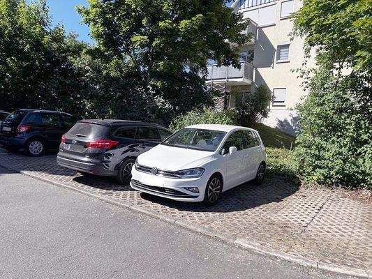 Stellplätze am Haus