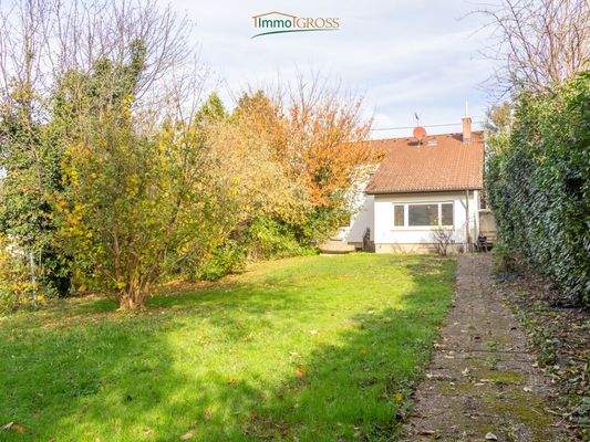 Sicht auf das Haus aus dem Garten