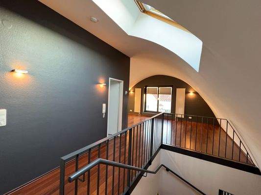 Blick vom Flur in den Wohnbereich