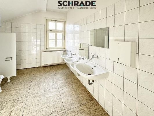 ...auch mit Sanitär ausgestattet