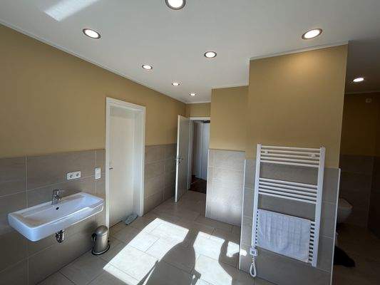 exklusives Badezimmer OG