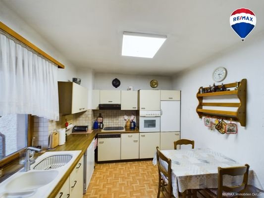 RE/MAX Immobilien DeLux Kueche EG