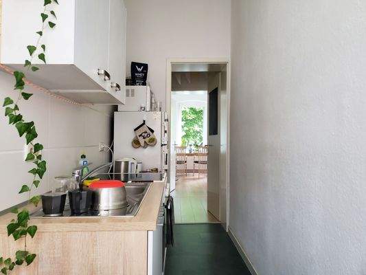 Küche, Blick Flur u Wohnzimmer.jpg