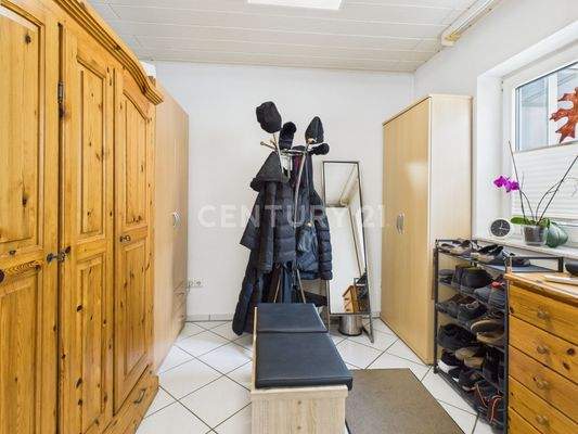Zimmer aktuell als große Garderobe