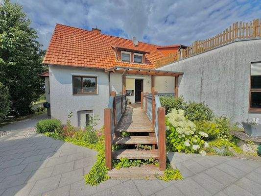 Zugang zur überdachten Terrasse - rückwärtiger Eingang zum Haus (2)