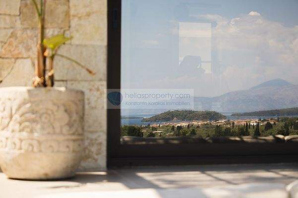 outdoor detail reflection