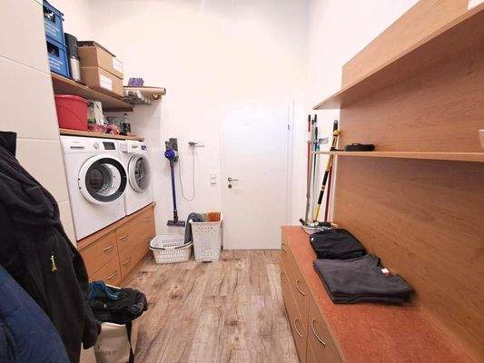 Abstellraum mit Waschküche