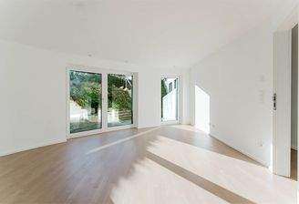 Eines der freundlichen Schlafzimmer im Untergeschoss