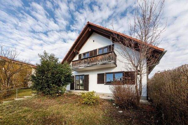 Hausansicht mit Südterrasse