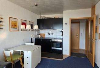 Küchenzeile u. Essplatz