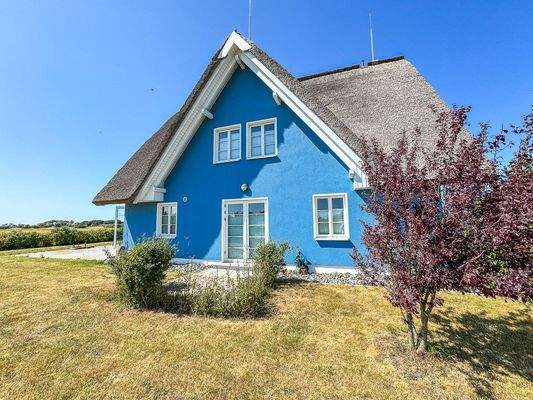 Seitliche Hausansicht vom Garten