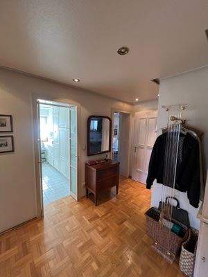 Flur Richtung Küche & Arbeitszimmer