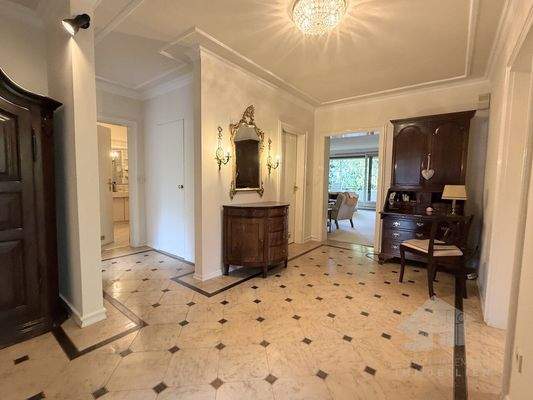 großer Eingangsbereich