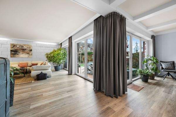 Wohn-/Essbereich mit Zugang zur Terrasse