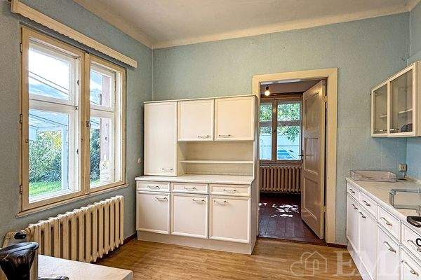 Küche mit Zugang zum Arbeitszimmer