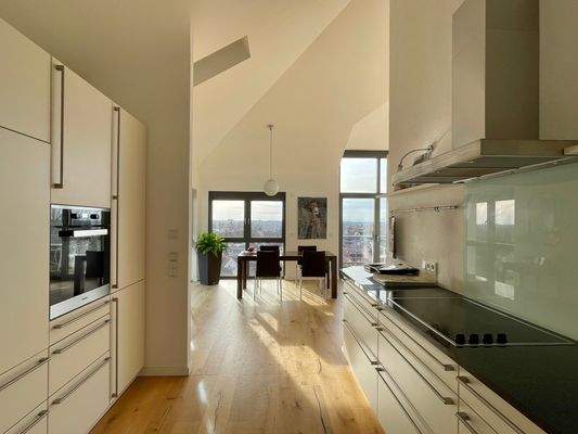 Besonders geschmackvoll ist die ideale Integration der Küche