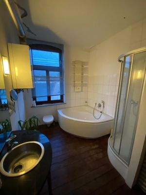 Badezimmer mit Badewanne