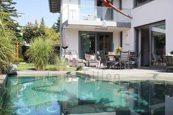 Ansicht Pool und Terrasse 3