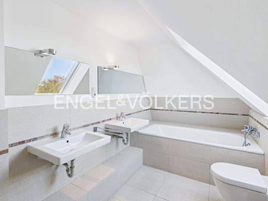 Modernes Wannenbad DG