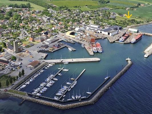 Blick über den Hafen von Søby