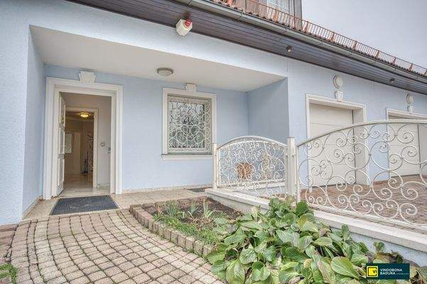 Vorgarten mit Eingang