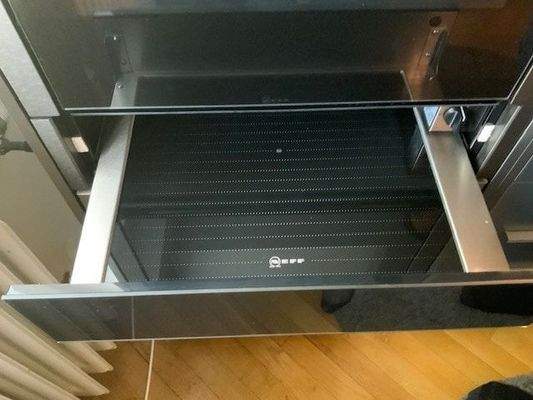 Küche (Detail Tellerwärmer)