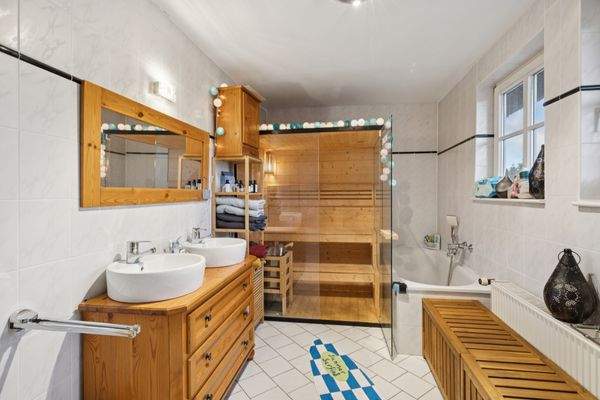 Badezimmer mit Sauna