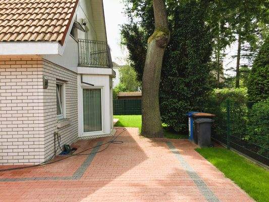 Haus und Blick in den Garten