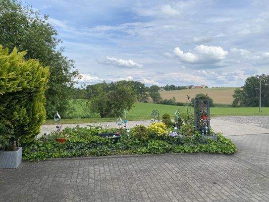 gepflegte Außenanlagen