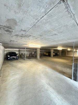 Geräumige Tiefgarage
