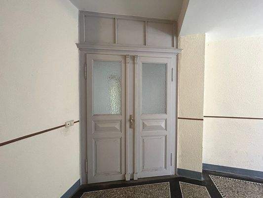 Wohnungs-Eingangstür