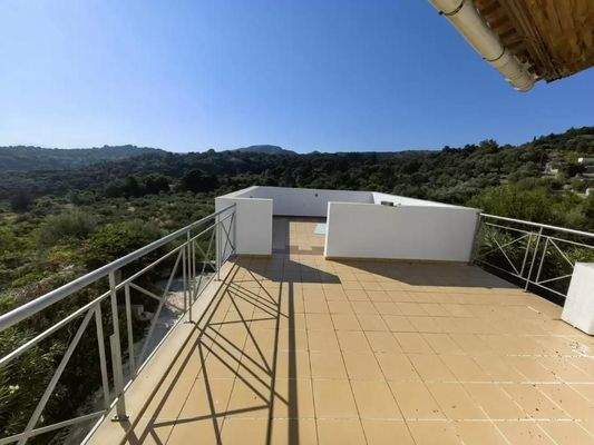 Zweistöckiges Haus mit Gästezimmer zum Verkauf in Kato Poros