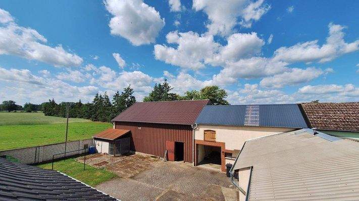 DG - Blick über den Hof 110558.jpg