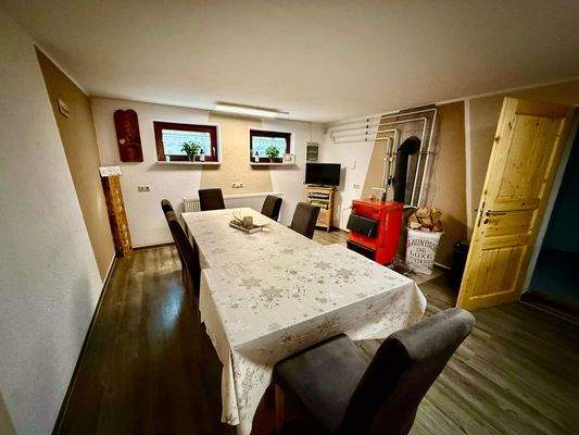 Partyraum Keller mit Ofen