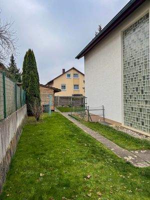 Gartenbereich seitlich