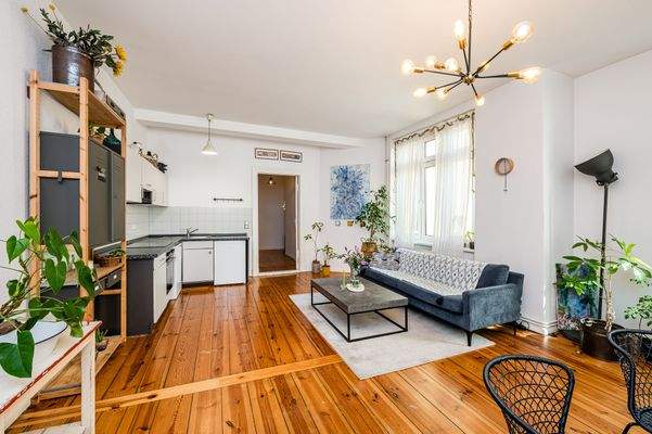 Ca. 30 qm großes, helles Wohnzimmer mit Küche