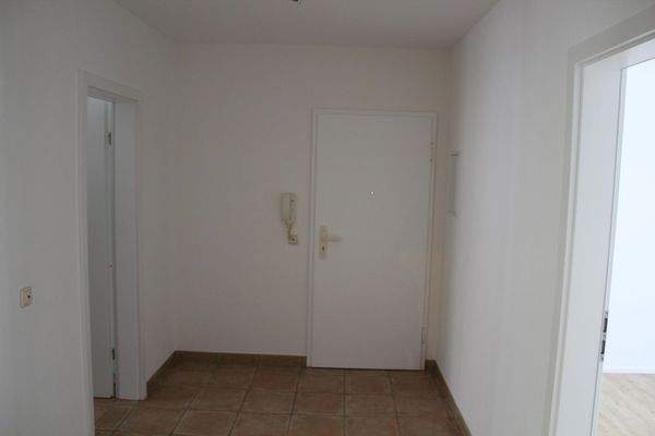 Flur mit Eingangstür