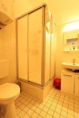 1. OG links - Duschbad