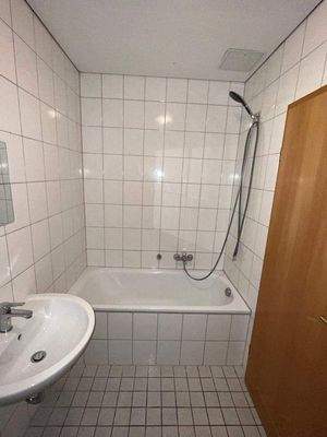 Badezimmer (Tür jetzt weiß)