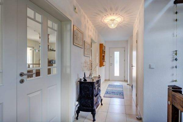 Flur mit Blick zur Eingangstüre