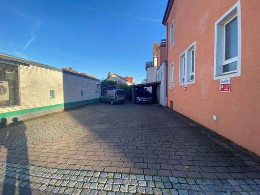 Hofbereich /Parkplätze