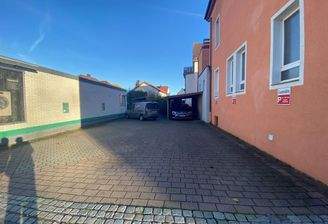 Hofbereich /Parkplätze