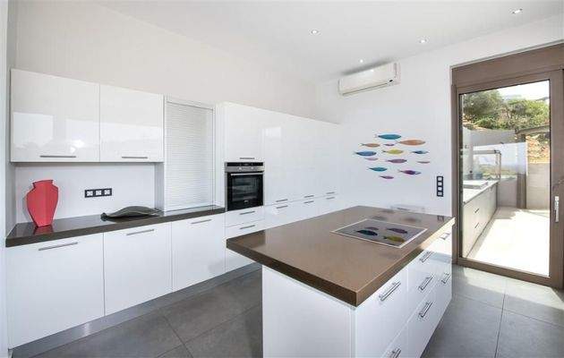 Kreta, Kokkino Chorio: Traumvilla mit makelloser Aussicht mit einer privaten Bucht zu verkaufen