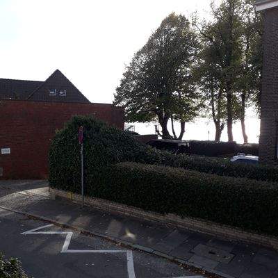 Das Grundstück gegenüber