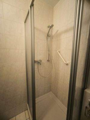 Bad mit dusche.jpg