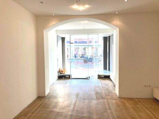 Ladenfläche Rückansicht