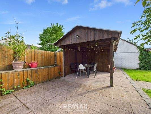 Gartenterrasse mit Überdachung