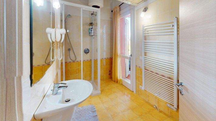 AM-056-Bilocale-in-residence-con-piscina-Bathroom.