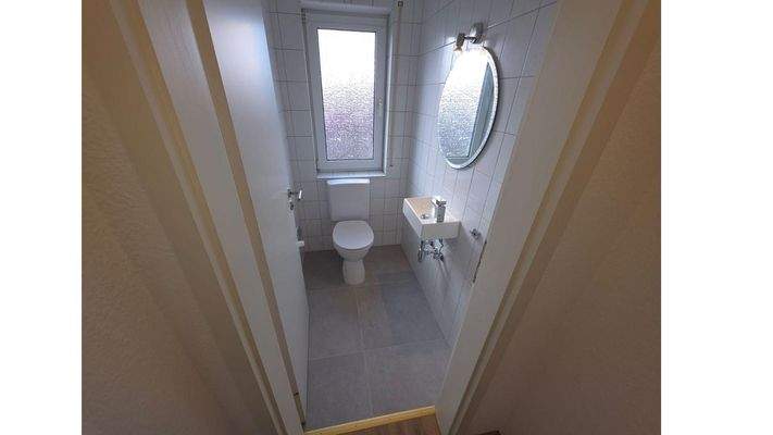 1.OG - Gästebad mit Fenster